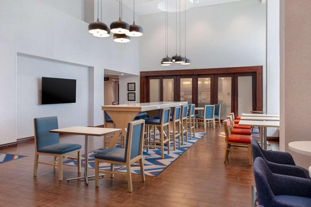 Hampton Inn & Suites Harvey Restoran fotoğraf