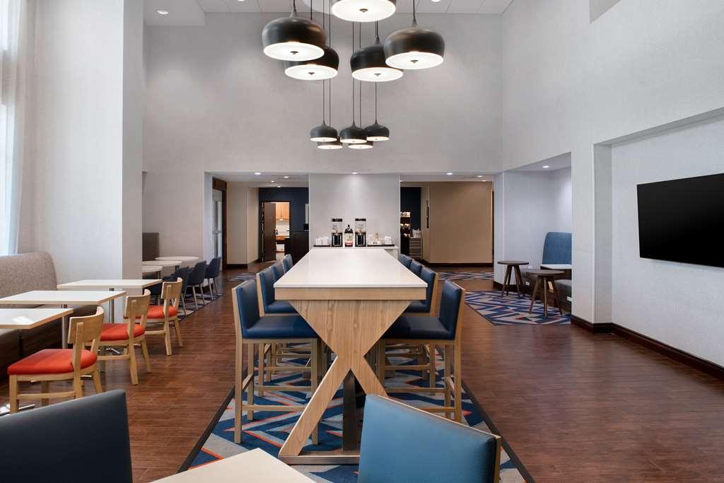 Hampton Inn & Suites Harvey Restoran fotoğraf